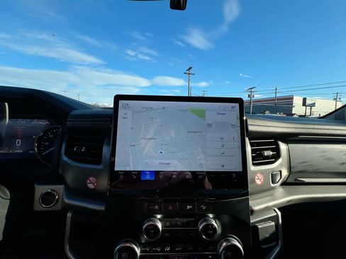 Used 2024 Ford Expedition Max XLT image 18