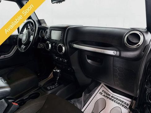 Used 2018 Jeep Wrangler Unlimited Sahara w/ Connectivity Group AWD/4WD image 24