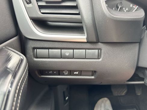 Used 2025 Nissan Rogue SV image 18