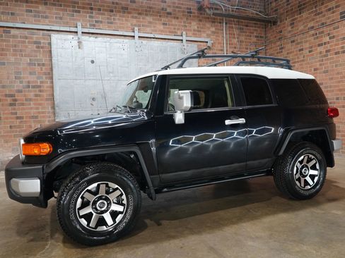 Used 2013 Toyota FJ Cruiser 4WD w/ Convenience Pkg image 8