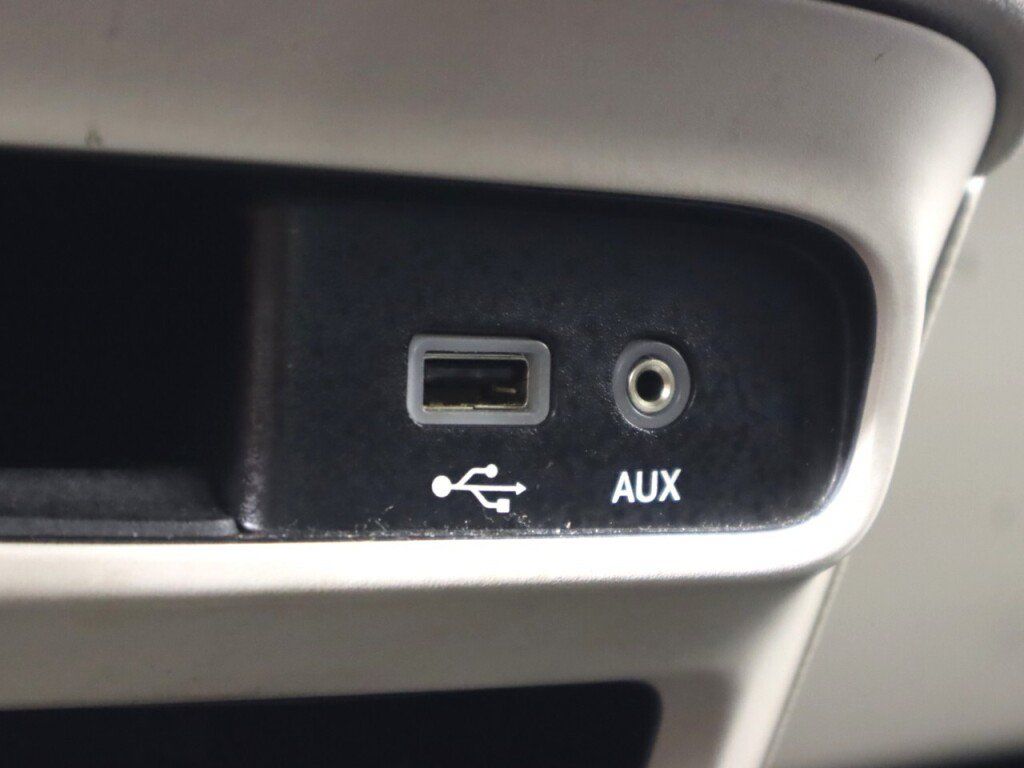 Used 2020 Chrysler Voyager Lxi FWD image 22