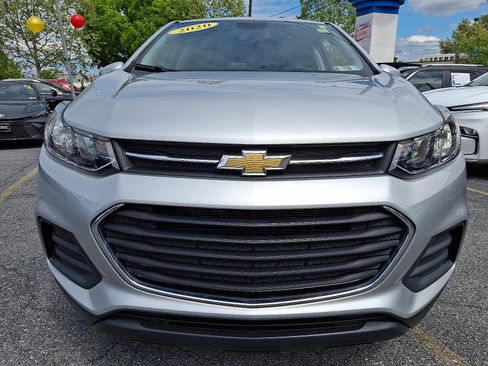Used 2020 Chevrolet Trax LS w/ Tint and Cruise Package AWD/4WD image 8