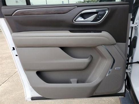 Used 2022 Chevrolet Suburban Z71 image 14