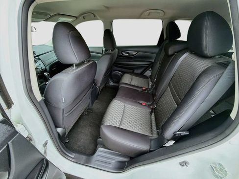 Used 2017 Nissan Rogue SV FWD image 25