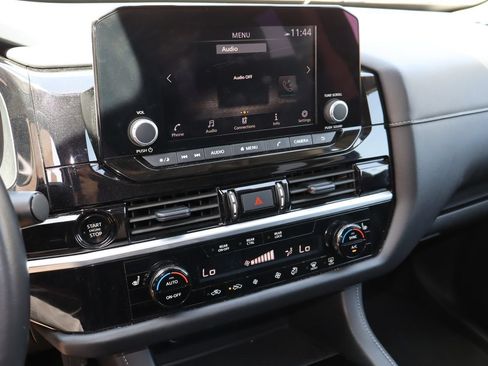 Used 2025 Nissan Pathfinder SV FWD image 7