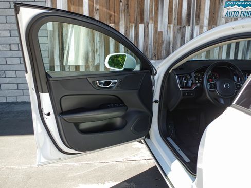 Used 2021 Volvo S60 T6 Momentum AWD/4WD image 10