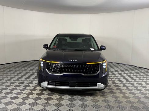 Used 2025 Kia Carnival image 5