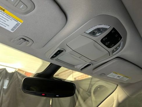 Used 2023 Chrysler Pacifica Limited FWD image 32