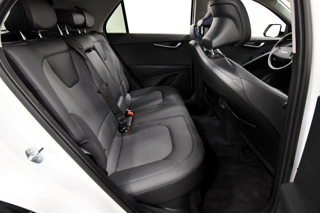 Certified 2025 Kia Niro EX Touring FWD image 18
