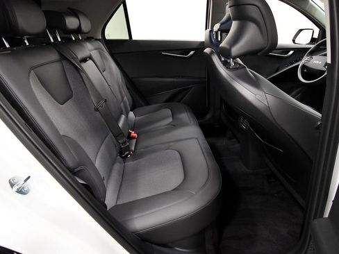 Certified 2025 Kia Niro EX Touring FWD image 18