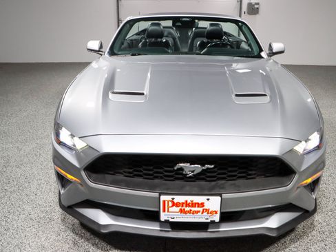 Used 2022 Ford Mustang Premium RWD image 4