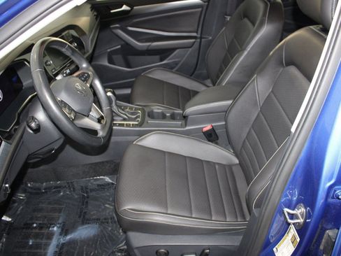 Used 2022 Volkswagen Jetta SE image 5