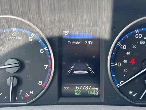 Used 2018 Toyota RAV4 XLE AWD/4WD image 14