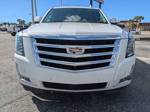 Used 2020 Cadillac Escalade ESV Premium Luxury AWD/4WD image 9