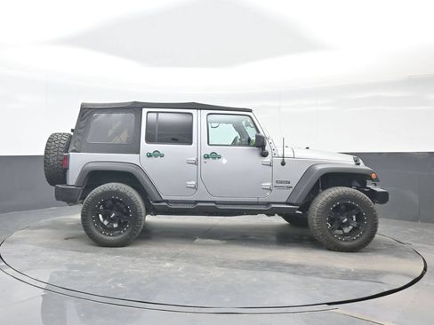 Used 2018 Jeep Wrangler Unlimited Sport S AWD/4WD image 7