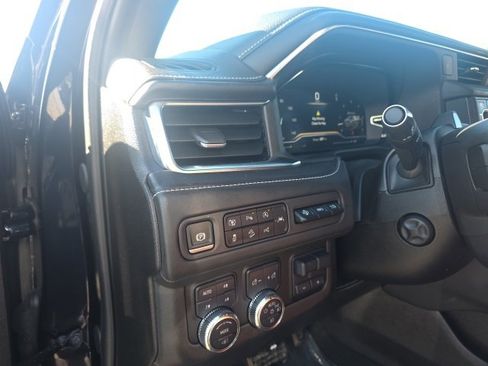 Used 2024 GMC Yukon XL Denali Ultimate image 17