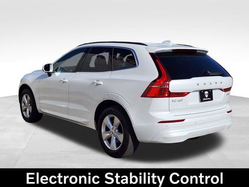 Certified 2022 Volvo XC60 B5 Momentum image 7