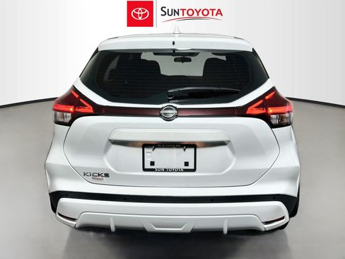 Used 2022 Nissan Kicks S FWD image 5