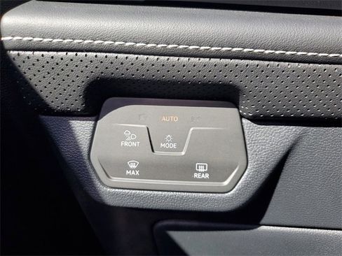 Certified 2024 Volkswagen Atlas Cross Sport SE w/ Black Wheel Package image 28