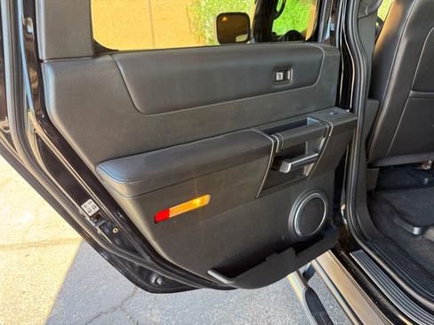 Used 2005 HUMMER H2 SUT w/ Preferred Equipment Group AWD/4WD image 30