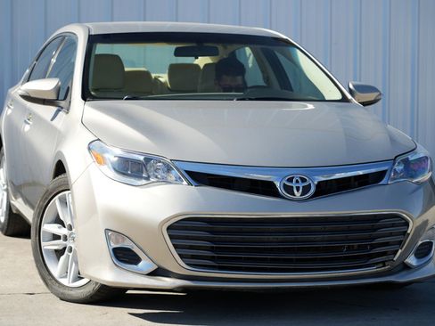 Used 2013 Toyota Avalon XLE image 2