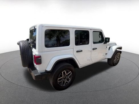 Used 2025 Jeep Wrangler Sahara AWD/4WD image 15
