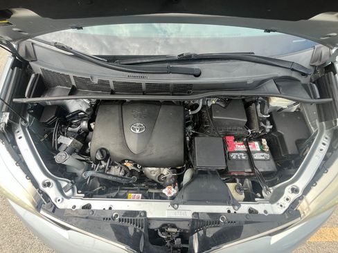 Used 2019 Toyota Sienna SE w/ SE Preferred Package FWD image 42