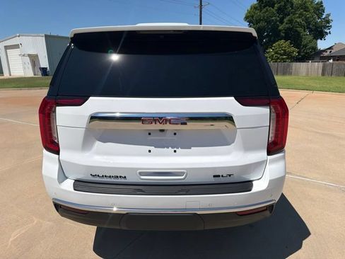 Used 2024 GMC Yukon SLT w/ SLT Premium Package AWD/4WD image 4