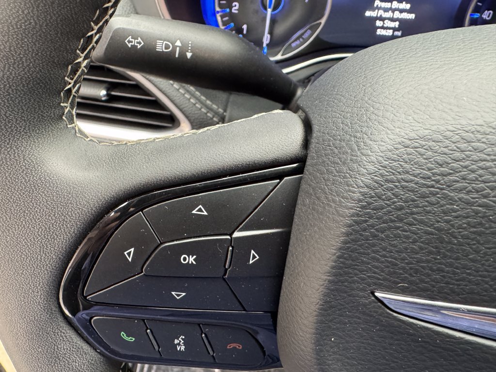 Used 2025 Chrysler Pacifica Limited FWD image 15