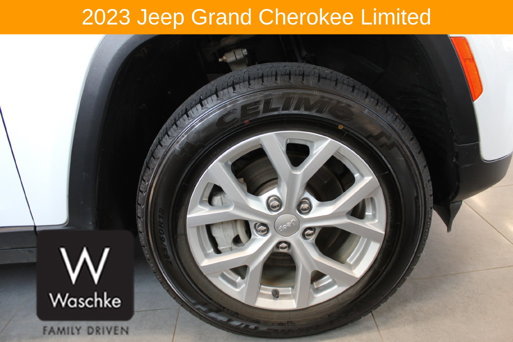 Used 2023 Jeep Grand Cherokee Limited w/ Trailer Tow Prep Group (B) AWD/4WD image 15