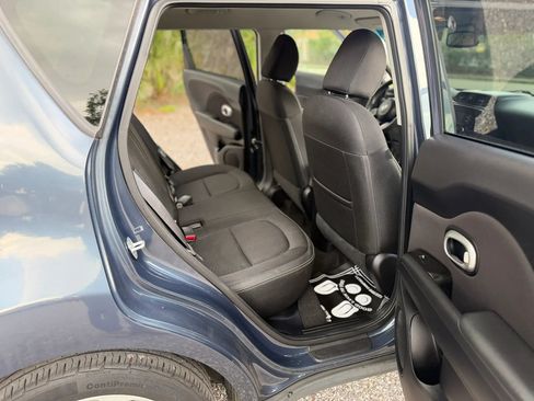 Used 2016 Kia Soul + FWD image 4