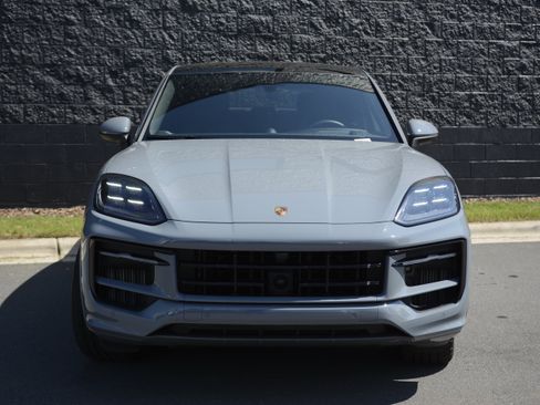 Certified 2025 Porsche Cayenne S AWD/4WD image 10