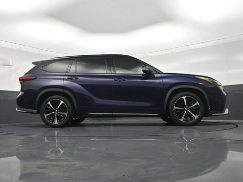 Used 2021 Toyota Highlander XSE FWD image 29