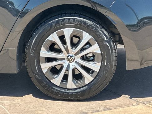 Certified 2022 Toyota Corolla LE FWD image 31