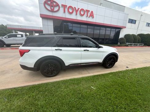 Used 2020 Ford Explorer XLT w/ Equipment Group 202A RWD image 3