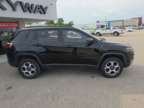 Used 2022 Jeep Compass Trailhawk AWD/4WD image 2