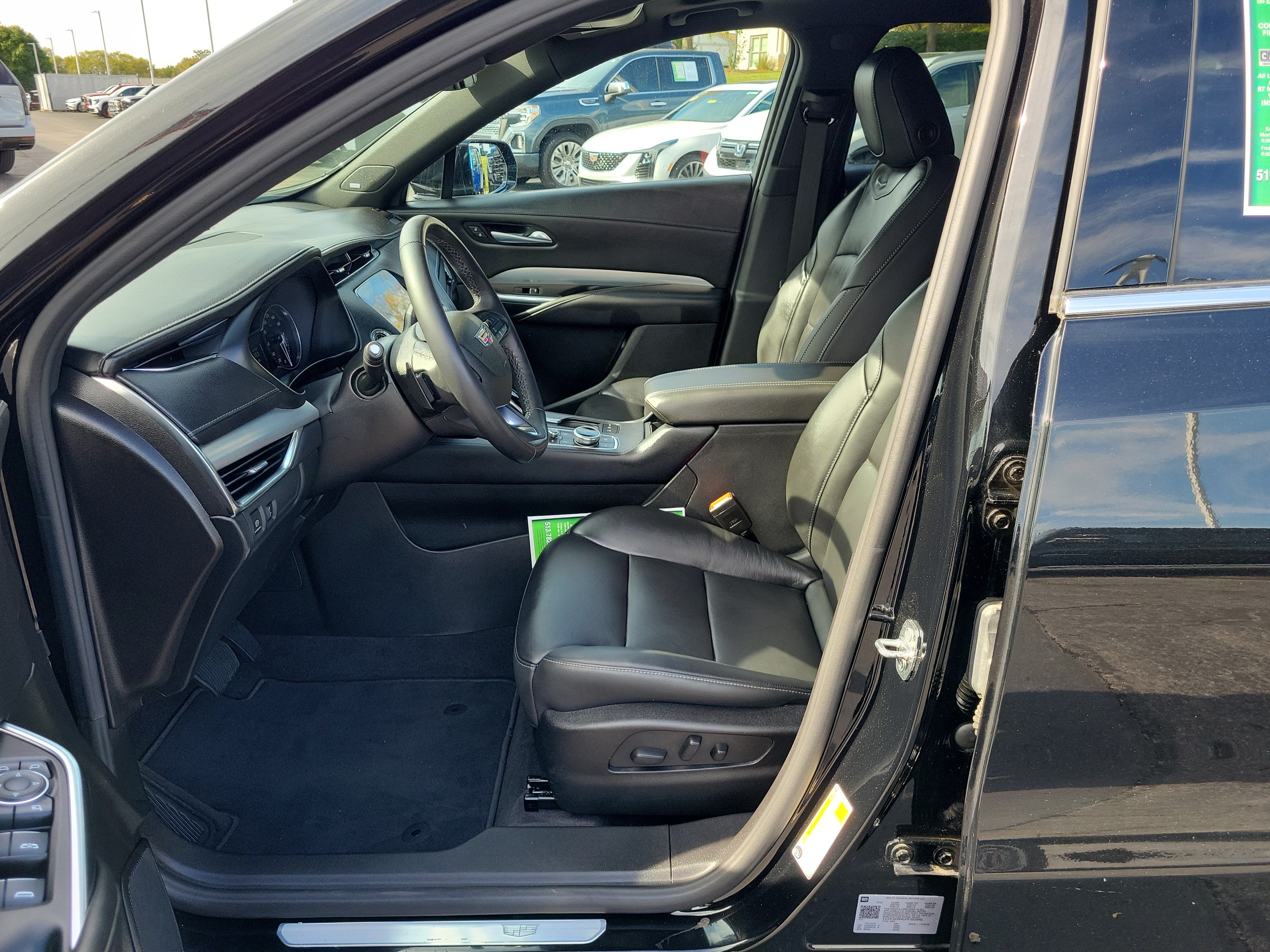 Used 2023 Cadillac XT4 Premium Luxury w/ Cold Weather Package AWD/4WD image 17