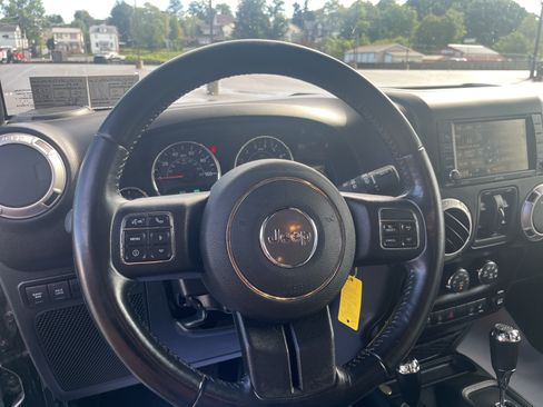 Used 2017 Jeep Wrangler Unlimited Rubicon w/ Connectivity Group AWD/4WD image 20