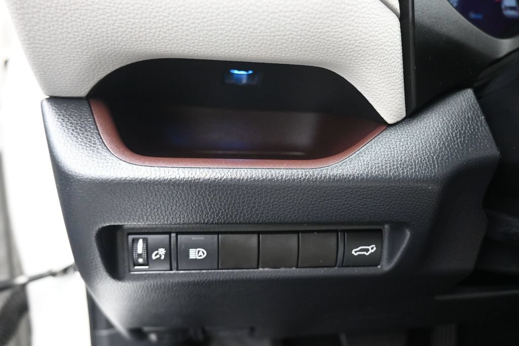 Used 2019 Toyota RAV4 Limited w/ Carpet Mat Package AWD/4WD image 27