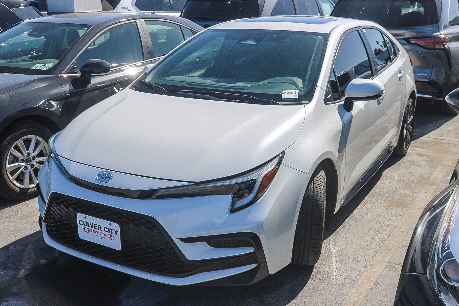 Used 2024 Toyota Corolla SE w/ SE Premium Package FWD image 5
