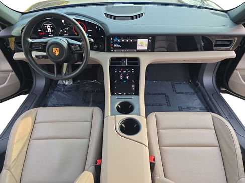Used 2021 Porsche Taycan image 9
