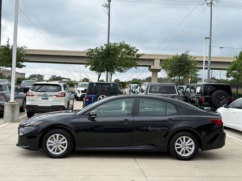 Used 2026 Toyota Camry LE FWD image 8