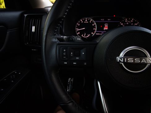 Used 2025 Nissan Pathfinder SV AWD/4WD image 19