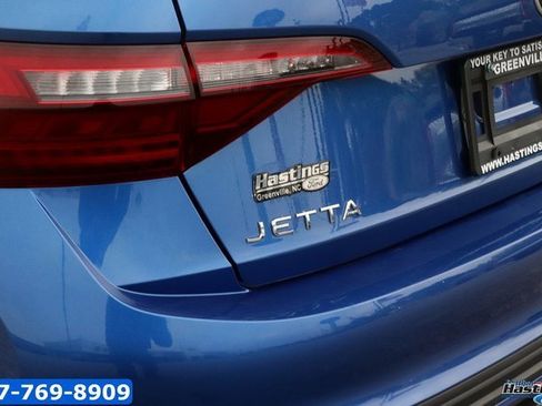 Used 2022 Volkswagen Jetta SE image 8