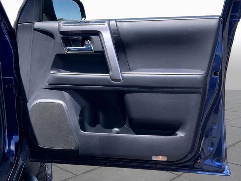 Used 2022 Toyota 4Runner SR5 Premium w/ Moonroof Package AWD/4WD image 23