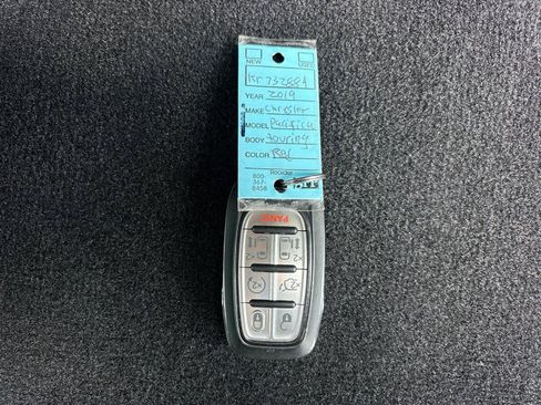 Used 2019 Chrysler Pacifica Touring Plus w/ S Appearance Package FWD image 38