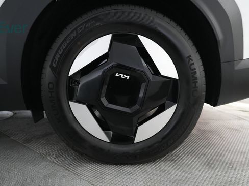 Used 2024 Kia EV9 Wind AWD/4WD image 9