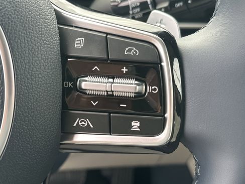 New 2026 Kia Carnival EX FWD image 18