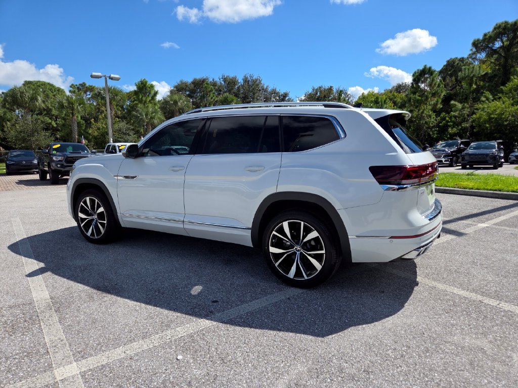 Used 2024 Volkswagen Atlas SEL Premium R-Line AWD/4WD image 9