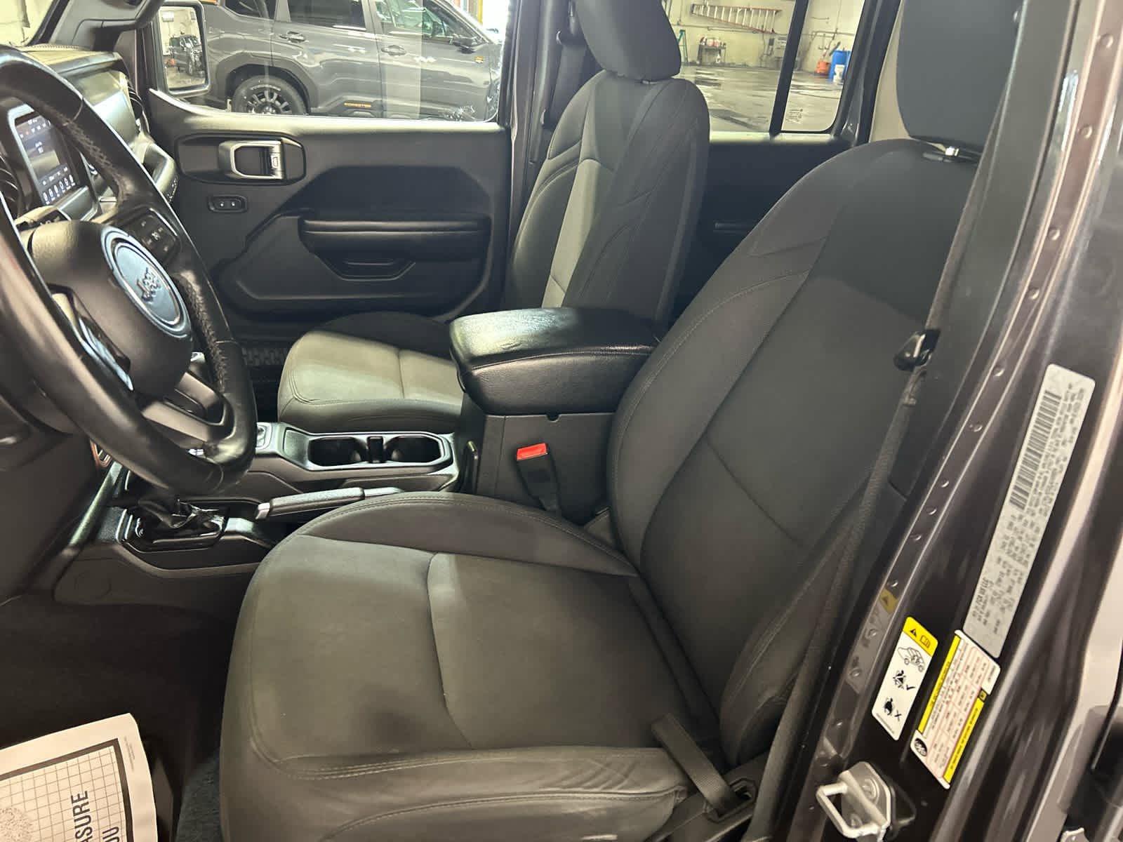 Used 2018 Jeep Wrangler Unlimited Sport S AWD/4WD image 9